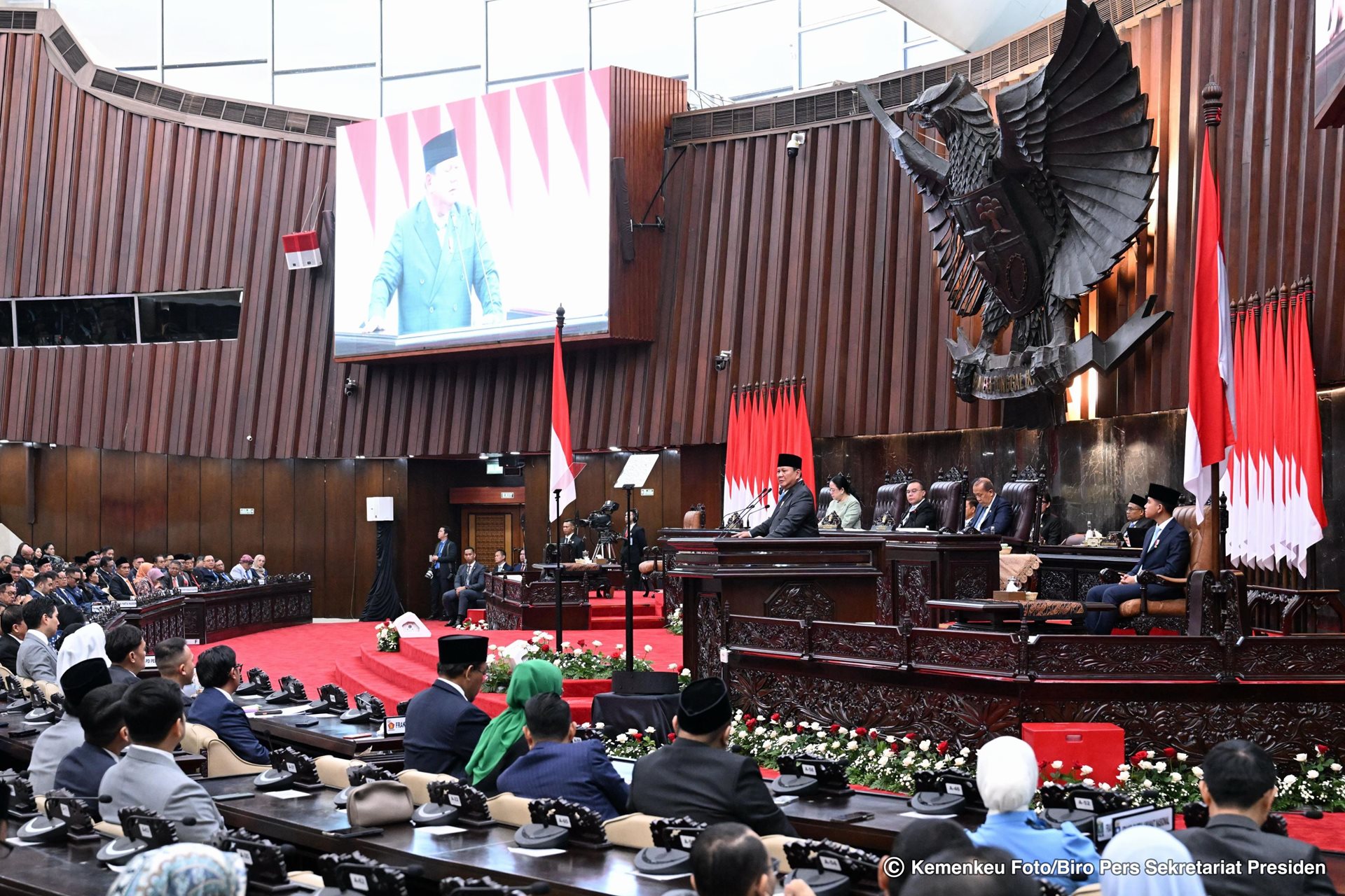 Prabowo Tegaskan APBN 2027 Jadi Alat Perjuangan Rakyat, Target Ekonomi Tumbuh hingga 6,5 Persen