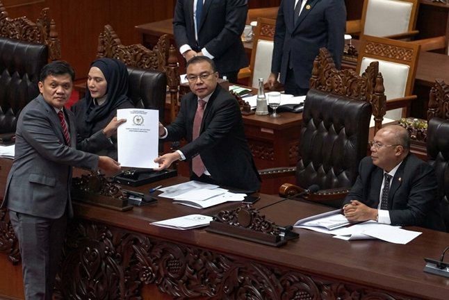 DPR Sahkan Revisi UU Polri, Atur Usia Pensiun hingga Polisi Aktif Bisa Isi Jabatan Sipil