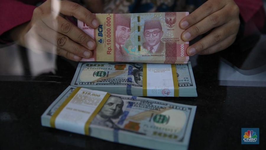 Rupiah Pecah Rekor Terburuk, Dolar AS Sentuh Rp17.940! Alarm Bahaya untuk Ekonomi Indonesia?