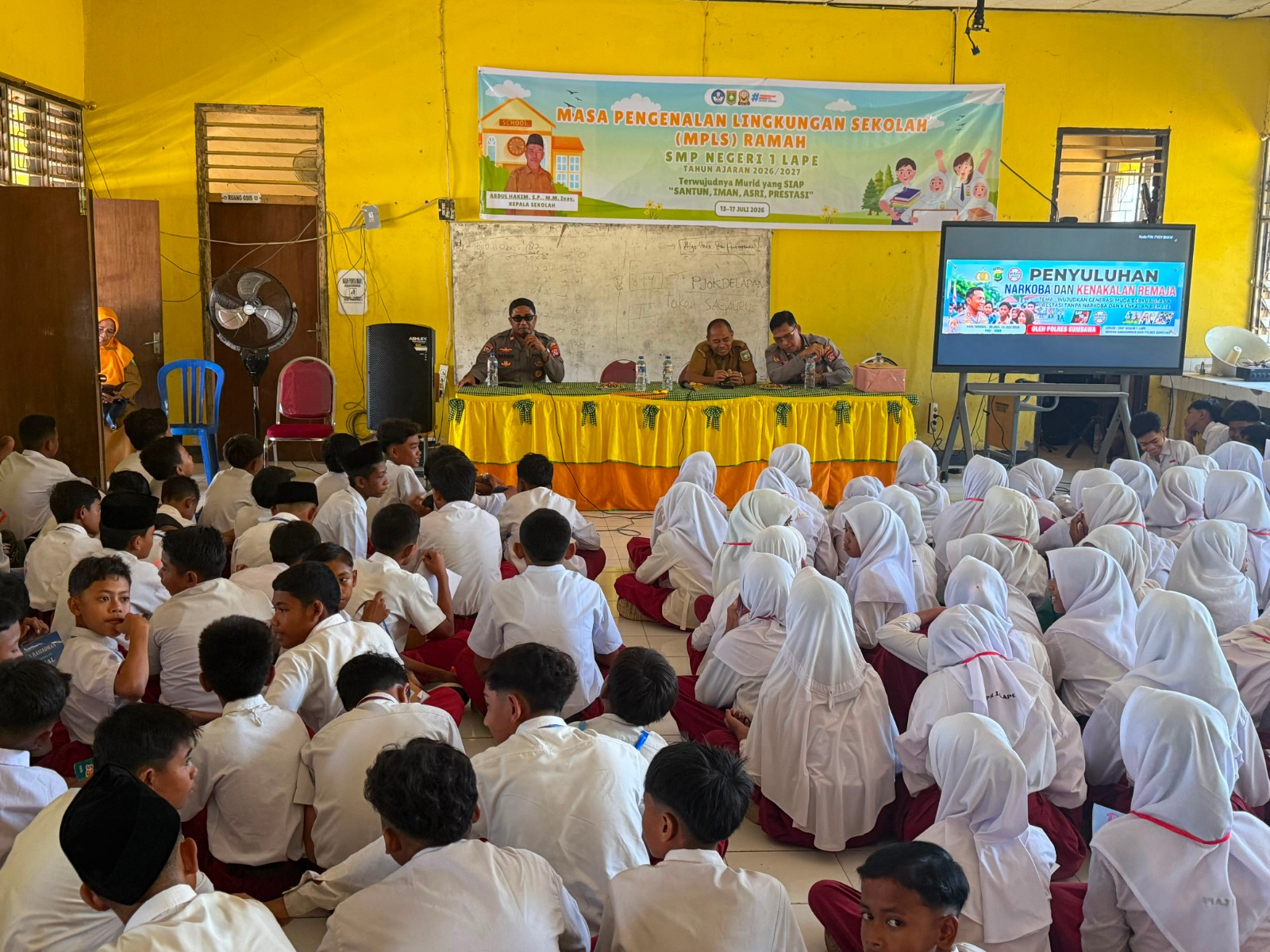 Polres Sumbawa Bekali Pelajar SMPN 1 Lape Pemahaman Hukum dan Bahaya Narkoba